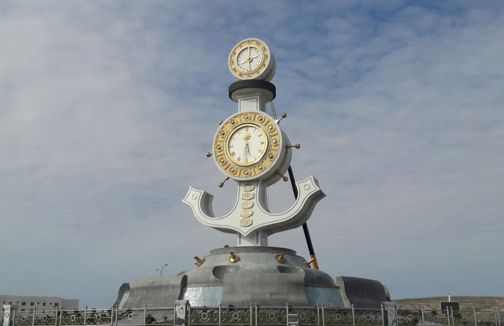 112223